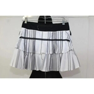 ladies lululemon skort no size believe to be XS